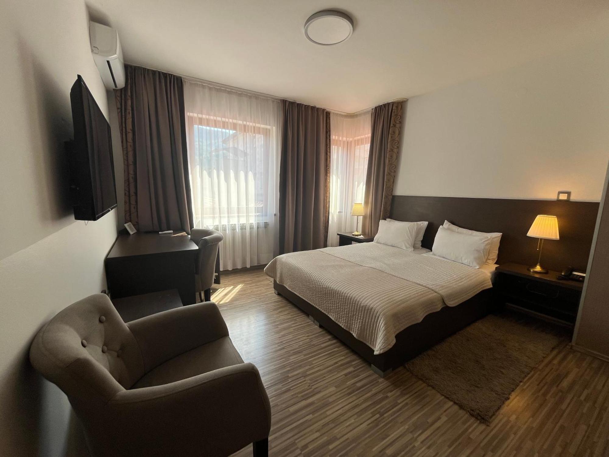 Hotel Divan SJJ Eksteriør bilde